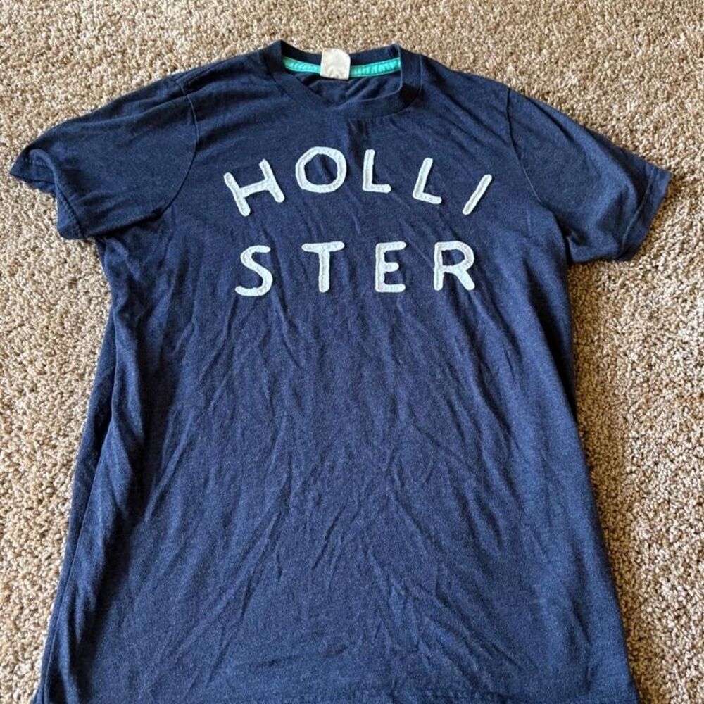 Hollister-co Men's Navy and Blue T-shirt